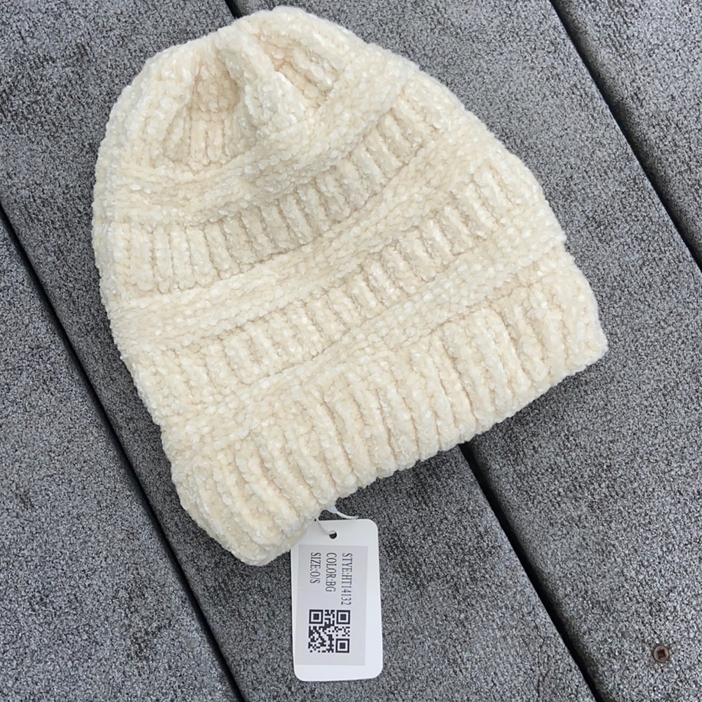 ❄️ Cream Bun Hat